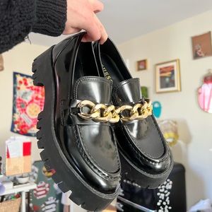 Black Guess 1.5 inch Platform loafers (Women’s: 7.5)